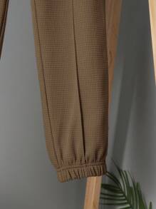 SHEIN 男大童字母補丁細節T恤和運動褲 - 摩卡棕 - 查看 4