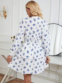 SHEIN Clasi 印花交叉領層疊下擺洋裝 - 藍白色 - 查看 2