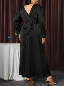 SHEIN Belle 大碼泡泡袖高衩緞面洋裝 - 黑色 - 查看 2