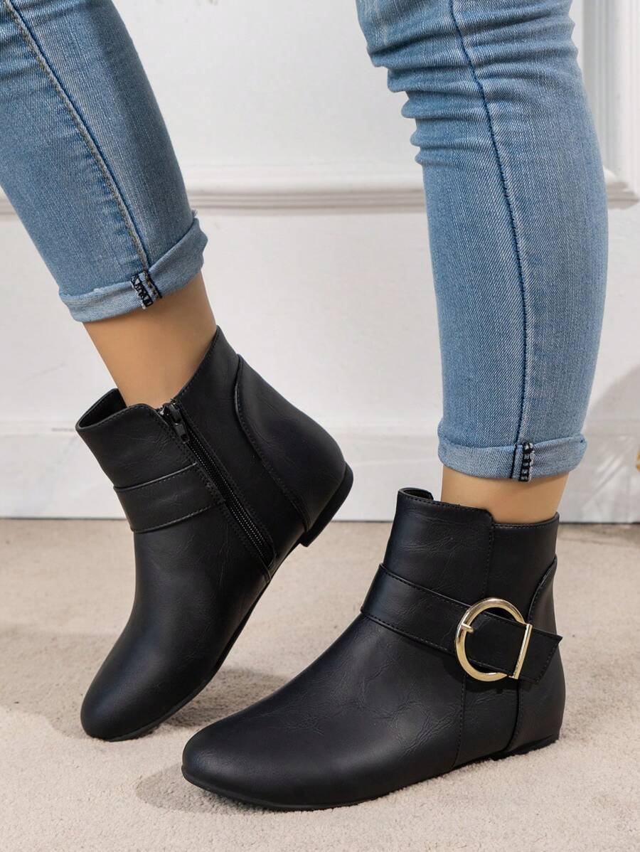 秋冬时尚西式刺绣方头靴、毛衣靴和粗跟靴，女式牛仔靴