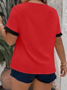 SHEIN Clasi Blus Ukuran Plus Asimetris Tombol Blok Warna Casual - Merah - View 2