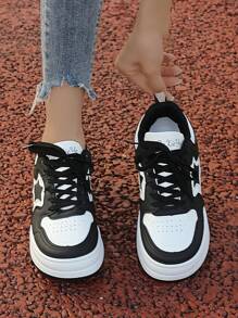 Nuevos tenis de mujer 2023 con estampado de estrellas en blanco y negro, suela gruesa, de estilo coreano y alta atracción para deportes y ocio - Negro - Ver 5
