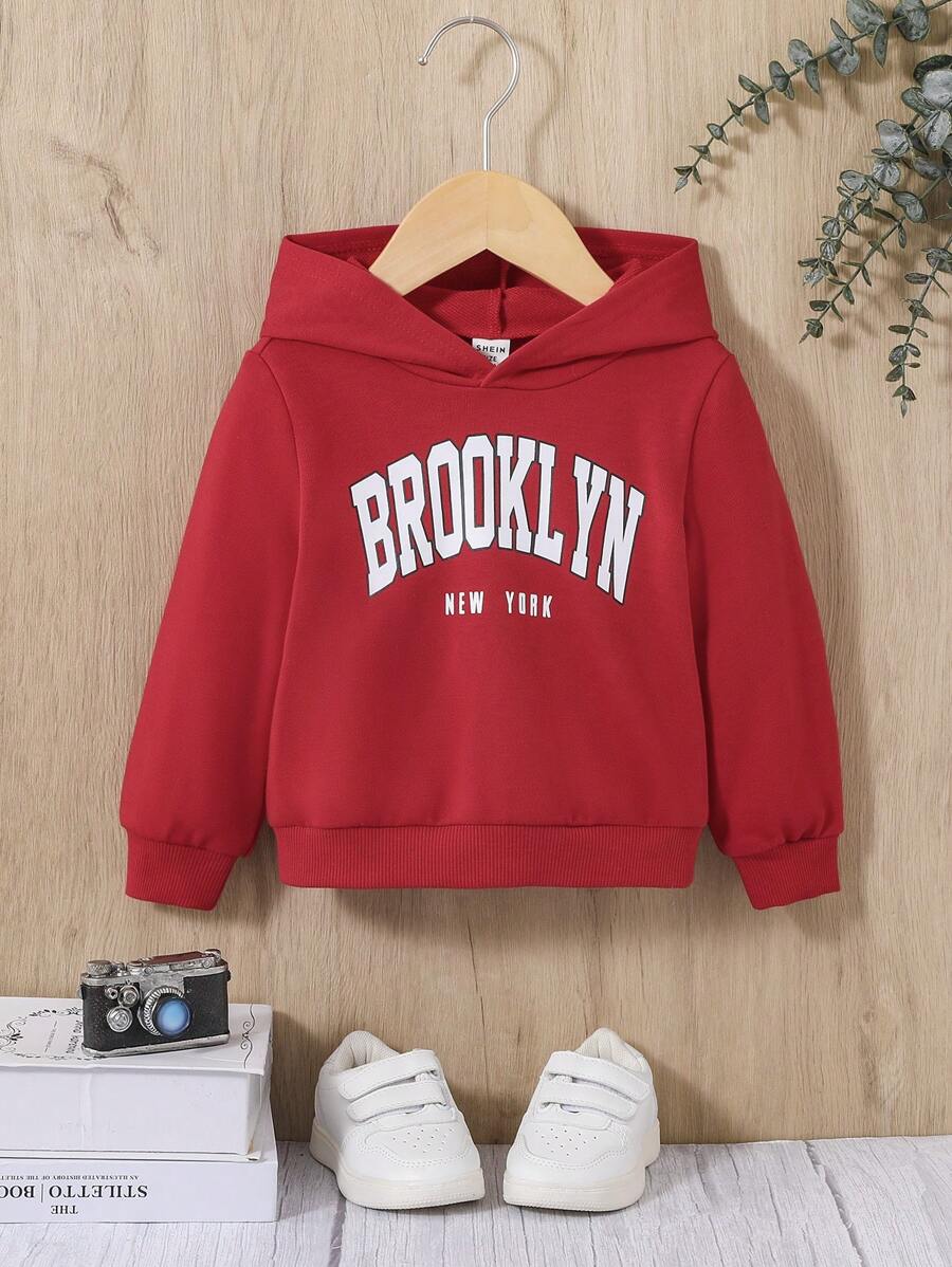 SHEIN Áo nỉ có mũ dệt kim màu đỏ dành cho bé trai, kiểu dáng thể thao năng động, in chữ. Áo nỉ in họa tiết chữ cho bé trai. - Đỏ - Xem 1