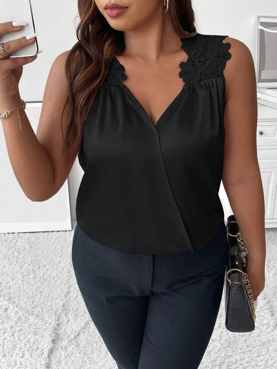 SHEIN LUNE 大碼拼接水溶蕾絲緞面襯衫 - 黑色 - 查看 1