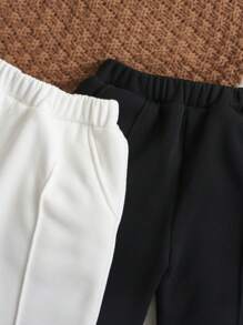 SHEIN 男小童休閒寬鬆適合2入組字母拼貼運動褲適用於秋天和冬天 - 黑與白 - 查看 6