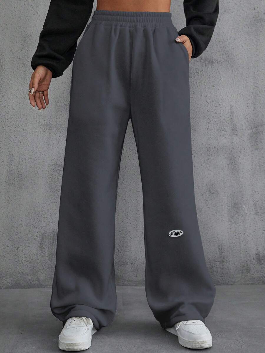 INAWLY Pantalones deportivos con diseño de parche de letra con bolsillos oblicuos - Gris Oscuro - Ver 1