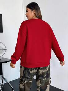 Flirla Hơn Đồ họa Khẩu hiệu Thả vai Áo nỉ - Đỏ - Xem 2