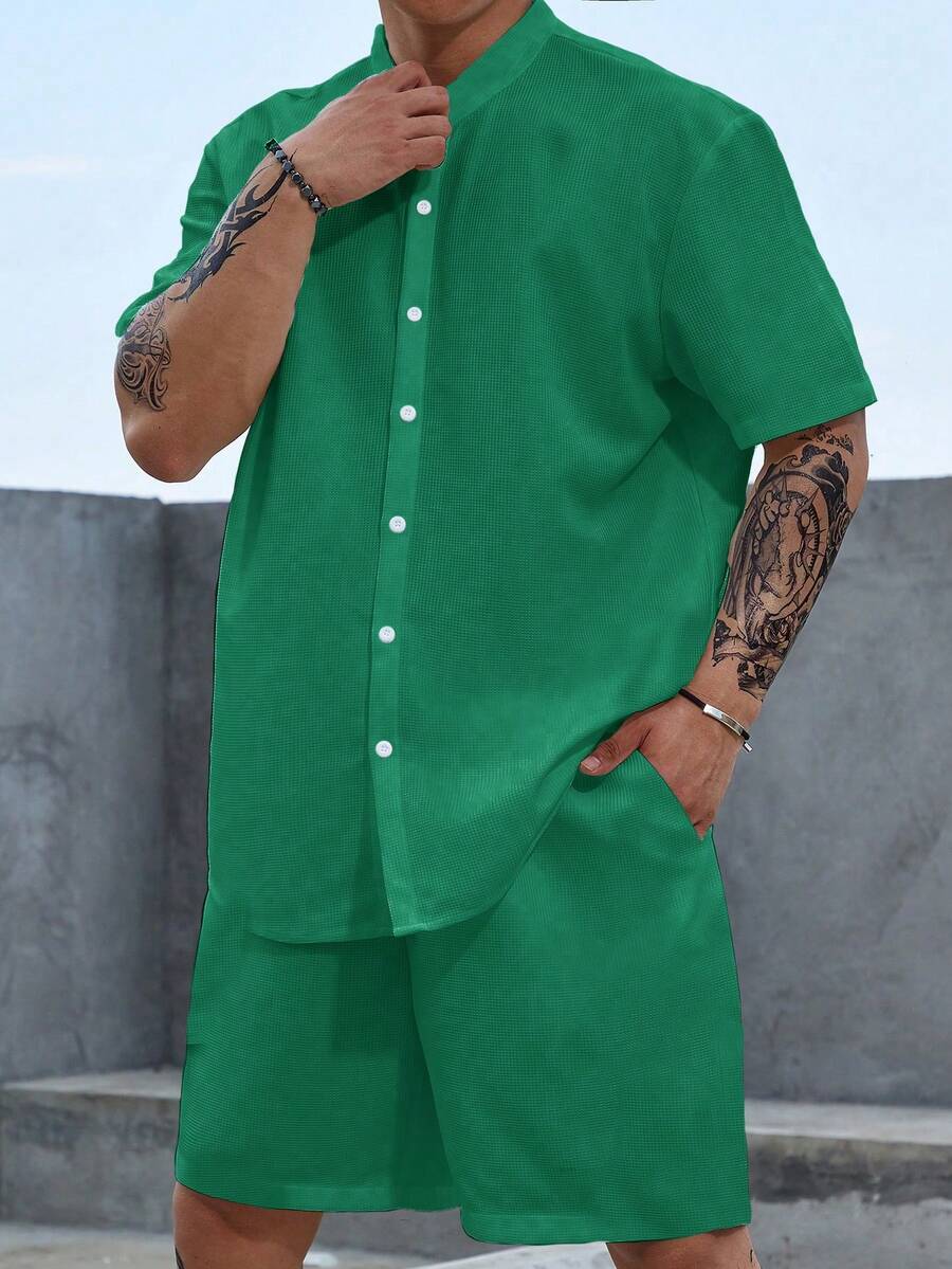 Manfinity Homme 男士大码素色前排扣襯衫&短褲 - 綠色 - 查看 1