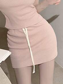 女士纯色蕾丝简约修身齐膝长裙，休闲日常穿着