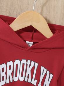 SHEIN Áo nỉ có mũ dệt kim màu đỏ dành cho bé trai, kiểu dáng thể thao năng động, in chữ. Áo nỉ in họa tiết chữ cho bé trai. - Đỏ - Xem 3