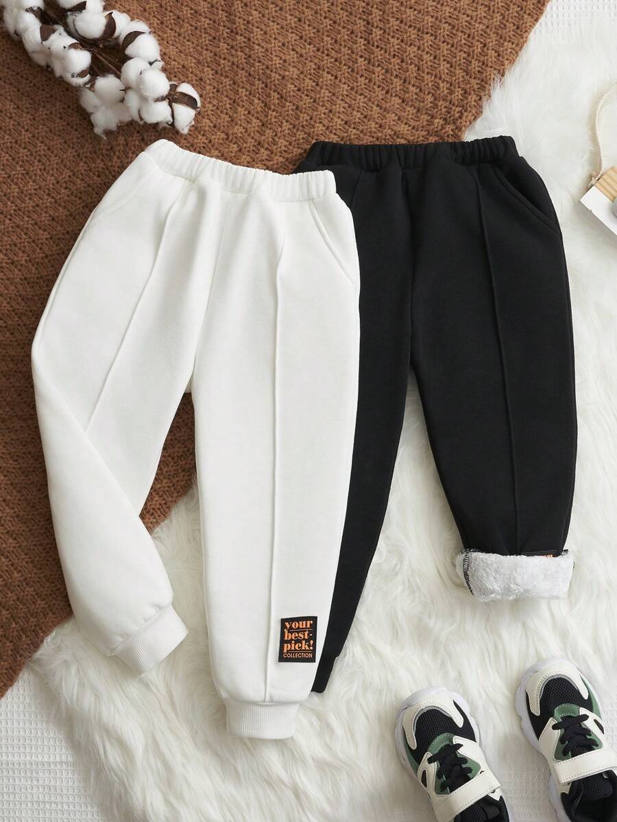 SHEIN 男小童休閒寬鬆適合2入組字母拼貼運動褲適用於秋天和冬天 - 黑與白 - 查看 1