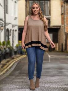 EMERY ROSE 大碼蕾絲拼接背心上衣 - 卡其色 - 查看 4