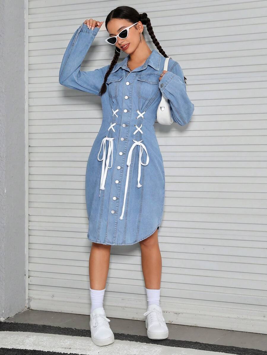 SHEIN EZwear 正面繫帶翻蓋口袋弧形下擺牛仔洋裝 - 中等水洗藍 - 查看 1