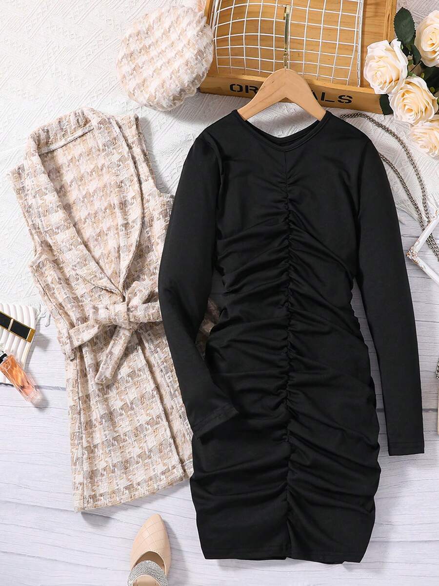 SHEIN Chica preadolescente Abrigo chaleco con patrón de cuadros con cinturón & Vestido fruncido & Sombrero - Negro - Ver 1