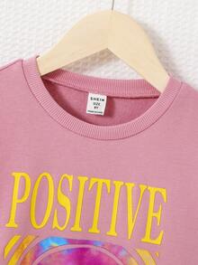 SHEIN Cô gái Tween Chữ cái & Đồ họa hoạt hình Thả vai Áo chui đầu - Màu Hồng  San hô - Xem 3