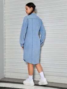 SHEIN EZwear 正面繫帶翻蓋口袋弧形下擺牛仔洋裝 - 中等水洗藍 - 查看 4