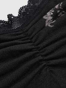 ROMWE Fairycore Cami Top mit Blume Muster, Kontrast Spitzen, - Schwarz - Übersicht 4