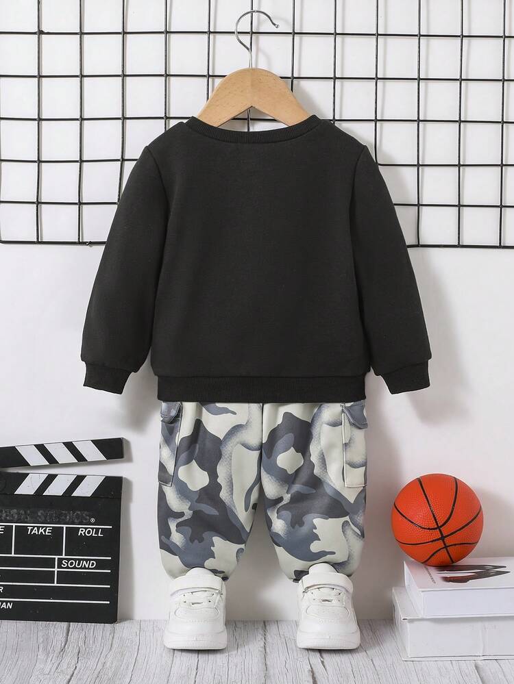 SHEIN Đứa bé trai Đồ họa Chữ cái Áo nỉ & Camo In Quần thể thao - Nhiều màu - Xem 2