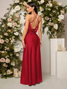 SHEIN Belle Vestido de dama de honor con abertura lateral y espalda descubierta en rojo burdeos con drapeado cruzado - Burdeos - Ver 1
