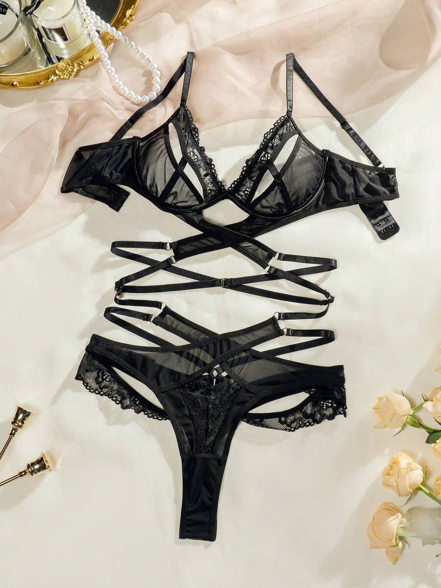 SHEIN Classic Sexy Set de lencería con encaje en contraste de malla con aro - Negro - Ver 1