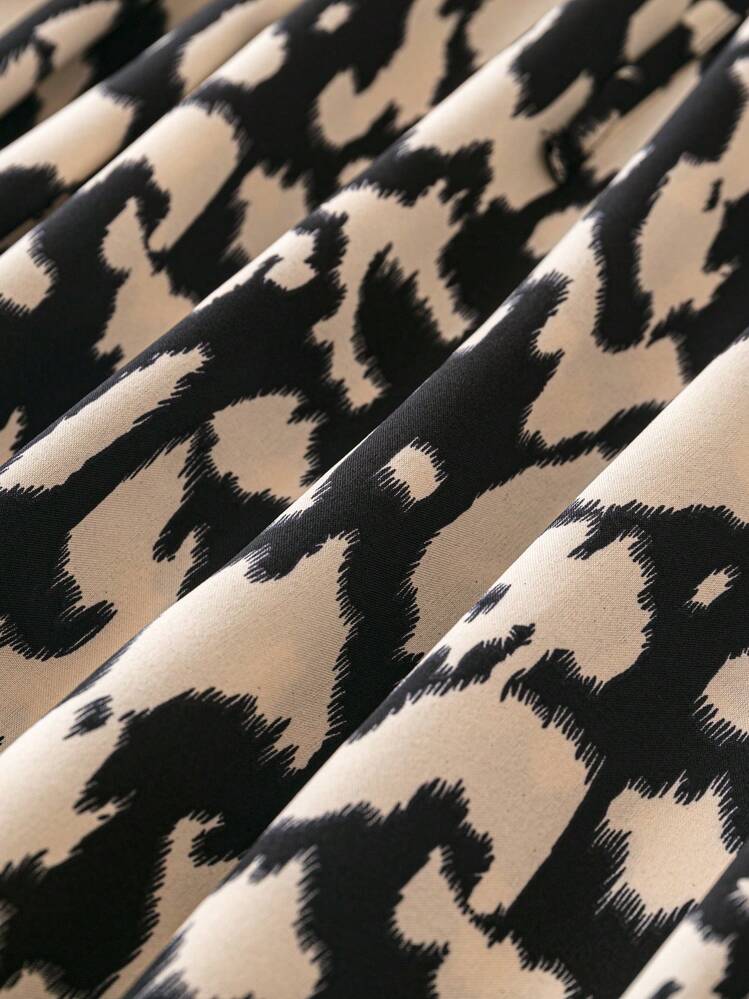 SHEIN Clasi 大碼滿版印花繫腰帶洋裝 - 黑色 - 查看 4