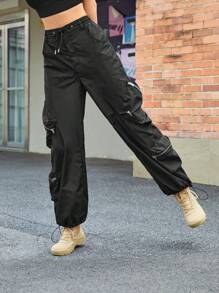 In My Nature 腰部抽繩側翻蓋口袋工裝戶外長褲 - 黑色 - 查看 5