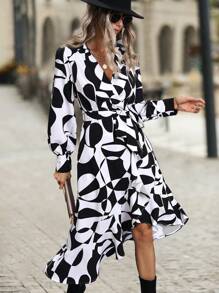 Vestido camisero con estampado geométrico bajo con fruncido con cinturón - Blanco y Negro - Ver 1
