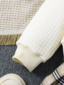 SHEIN Chica preadolescente de cuadros con patrón de dibujos animados de cuello exagerado Pullover & Falda fruncido - Albaricoque - Ver 5