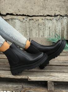 搭配牛仔裤，女士时尚一脚蹬厚底切尔西靴，适合秋冬休闲装，搭配牛仔裤，女士靴子