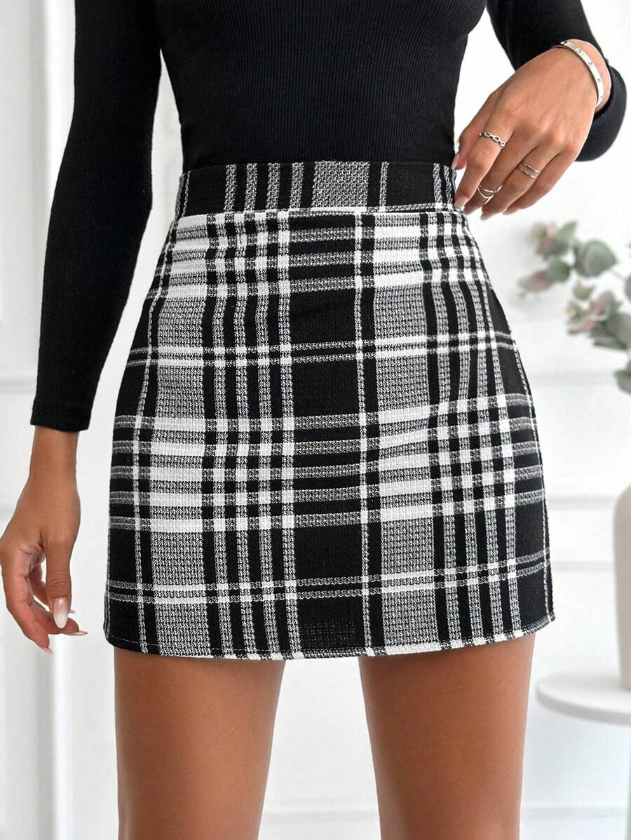 EURMUSE Plaid Print Skirt - Black and White - View 1