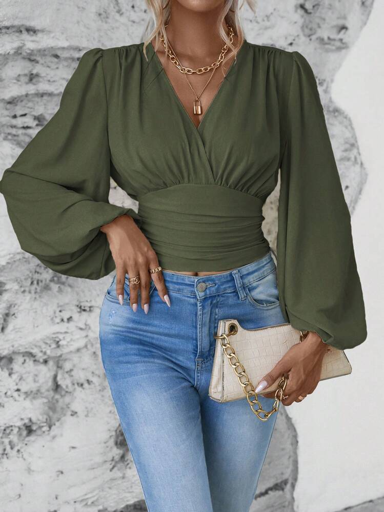 EMERY ROSE Blusa de moda con cuello en V cruzado, mangas farol y pliegues enunicoloro para mujer - Verde militar - Ver 7