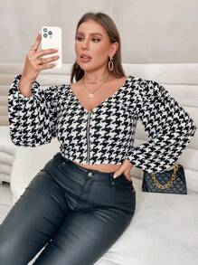 SHEIN Essnce Talla grande Camiseta crop con estampado de pata de gallo de manga farol