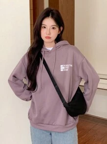 DAZY Áo nỉ có mũ trùm đầu dây rút họa tiết chữ cái vai trễ - Màu tím - Xem 2