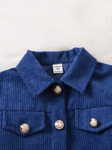 SHEIN Bộ áo khoác và đầm họa tiết trang nhã dành cho cô gái trẻ, áo khoác được làm bằng vải họa tiết màu xanh trang nhã, và chiếc váy được trang trí bằng hoa màu xanh lam kết hợp với hoa văn họa tiết màu xanh lam, thời trang và độc đáo. Màu xanh hoàng gia độc đáo thể hiện hương vị thanh lịch và độc đáo. Bộ sản phẩm bao gồm một chiếc thắt lưng phù hợp để dễ dàng phối đồ và nâng cao phong cách thời trang tổng thể, thích hợp để mặc hàng ngày, du lịch, hoạt động ngoài trời, họp mặt gia đình, thích hợp cho mùa thu đông. - Nhiều màu - Xem 5