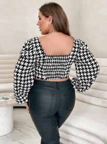 SHEIN Essnce Talla grande Camiseta crop con estampado de pata de gallo de manga farol