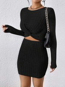 SHEIN Essnce 前扭結短款T恤&包臀半身裙 - 黑色 - 查看 1