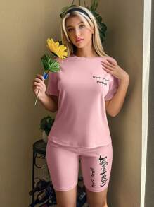 Conjunto de pijama con camiseta de hombro caído con gráfico de letras y shorts tipo bermuda