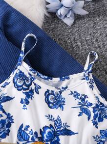 SHEIN Bộ áo khoác và đầm họa tiết trang nhã dành cho cô gái trẻ, áo khoác được làm bằng vải họa tiết màu xanh trang nhã, và chiếc váy được trang trí bằng hoa màu xanh lam kết hợp với hoa văn họa tiết màu xanh lam, thời trang và độc đáo. Màu xanh hoàng gia độc đáo thể hiện hương vị thanh lịch và độc đáo. Bộ sản phẩm bao gồm một chiếc thắt lưng phù hợp để dễ dàng phối đồ và nâng cao phong cách thời trang tổng thể, thích hợp để mặc hàng ngày, du lịch, hoạt động ngoài trời, họp mặt gia đình, thích hợp cho mùa thu đông. - Nhiều màu - Xem 3
