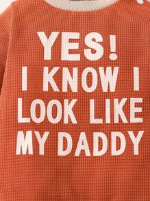 SHEIN Baby Girl Slogan Graphic Contrast Binding Button Detail Jumpsuit & 3D Ear Design Hat - Orange - View 4