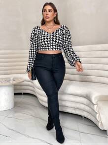 SHEIN Essnce Talla grande Camiseta crop con estampado de pata de gallo de manga farol