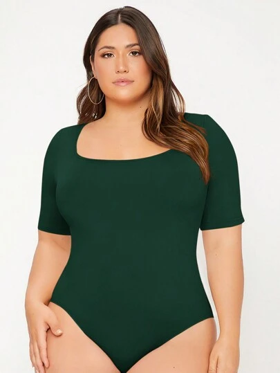 SHEIN BASICS Body de talla grande con camiseta en color liso
