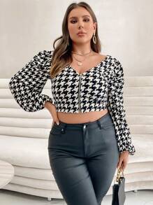 SHEIN Essnce Talla grande Camiseta crop con estampado de pata de gallo de manga farol