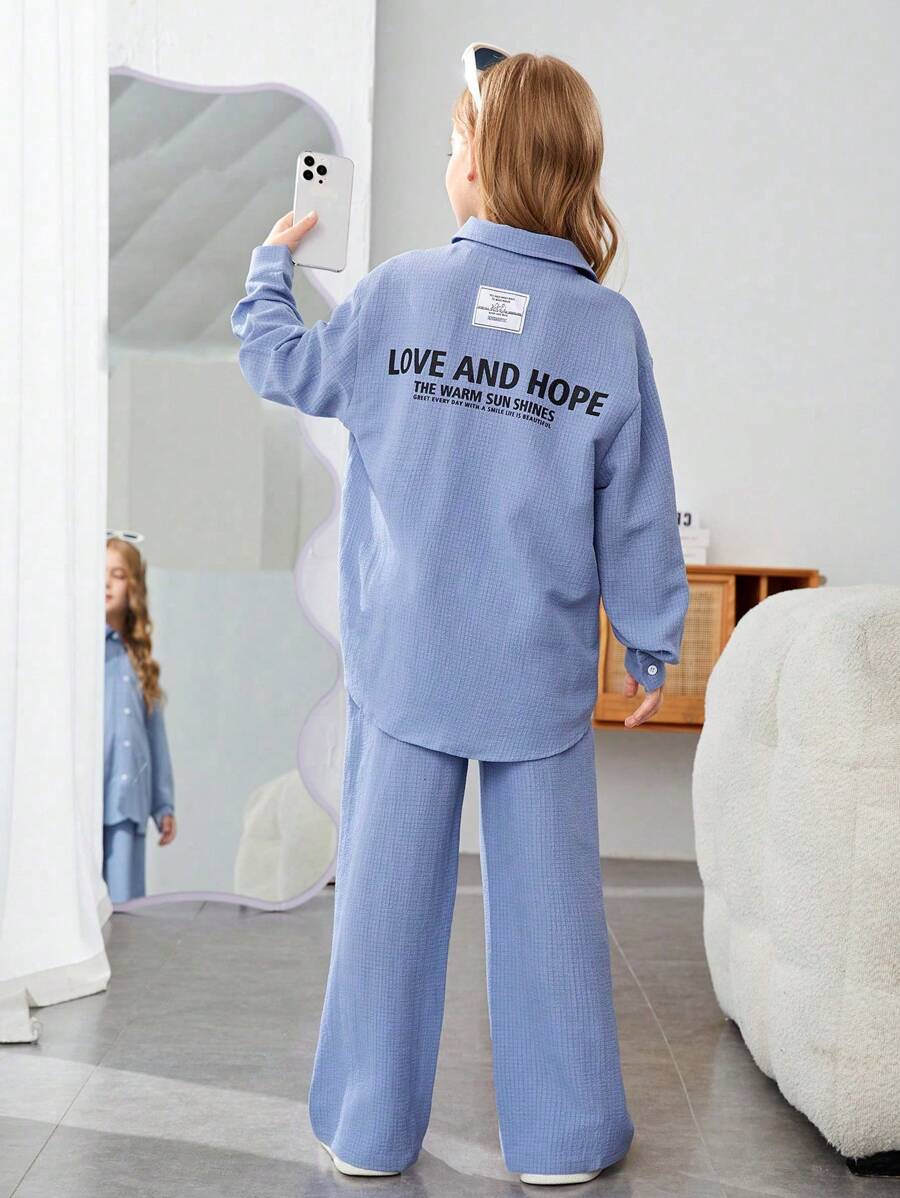SHEIN Leap Crew 女大童1入組標語圖案落肩袖襯衫&1入組闊腿褲 - 淺藍色 - 查看 1