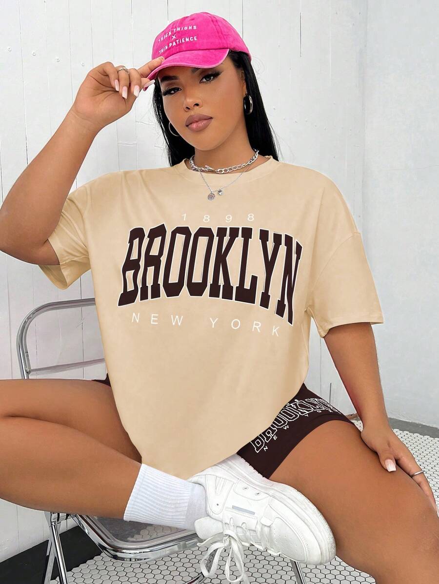 Flirla Hơn Đồ họa Chữ cái Áo thun Thả vai & Quần short đi xe - Màu Khaki - Xem 1