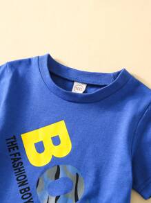 SHEIN 年輕男孩字母與迷彩印花t恤和短褲