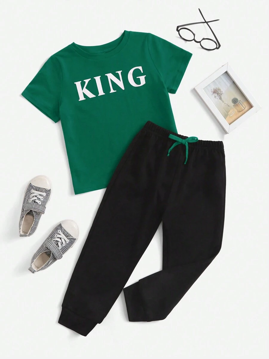 SHEIN Chàng trai trẻ Đồ họa Chữ cái Áo thun & Eo dây rút Quần thể thao - Màu xanh lá cây đậm - Xem 1