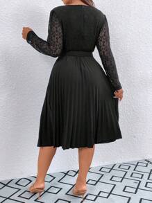 SHEIN LUNE Plus Contrast Lace Keyhole Neckline Pleated Hem Dress Without Belt - Black - View 2