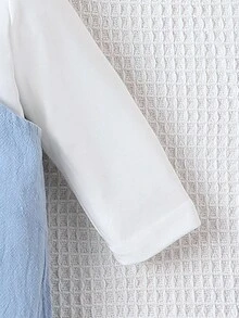 SHEIN Baby Boy Solid Tee & Cartoon Graphic Overall Romper - Blue and White - View 3