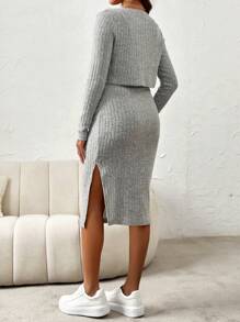 SHEIN 孕妇开叉大腿罗纹针织吊带连衣裙，配有纽扣门襟长袖 T 恤