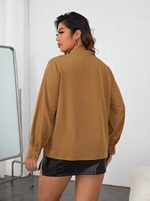 SHEIN Privé 大碼素色抽褶細節襯衫 - 卡其色 - 查看 2
